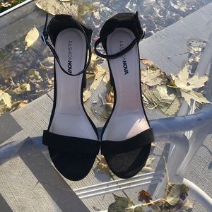 🖤🖤Black Fashion Nova  heels🖤🖤